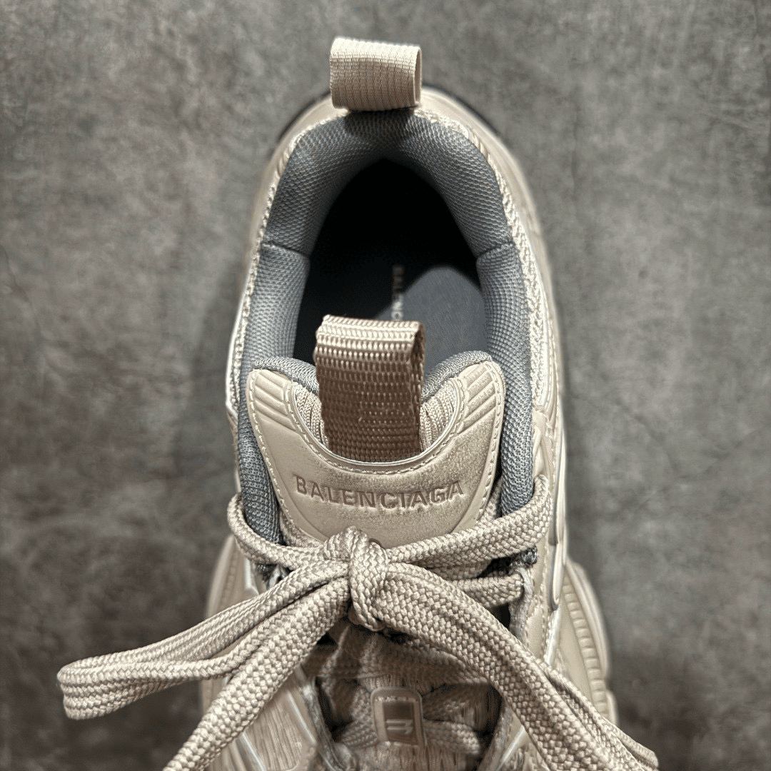 【BALENCIAGA】トープ 6XL スニーカー Balenciaga: トープ 6XL スニーカー | SSENSE 日本