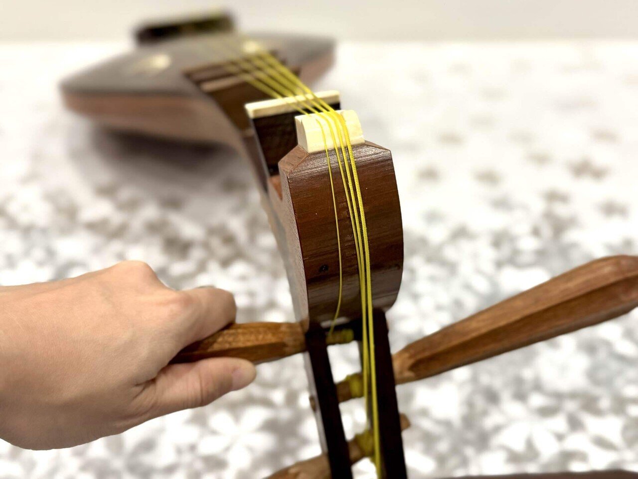 薩摩琵琶　四柱四弦　補修あり　和楽器　弦楽器 石田不識 作 薩摩琵琶 四弦四柱 | 新栄堂