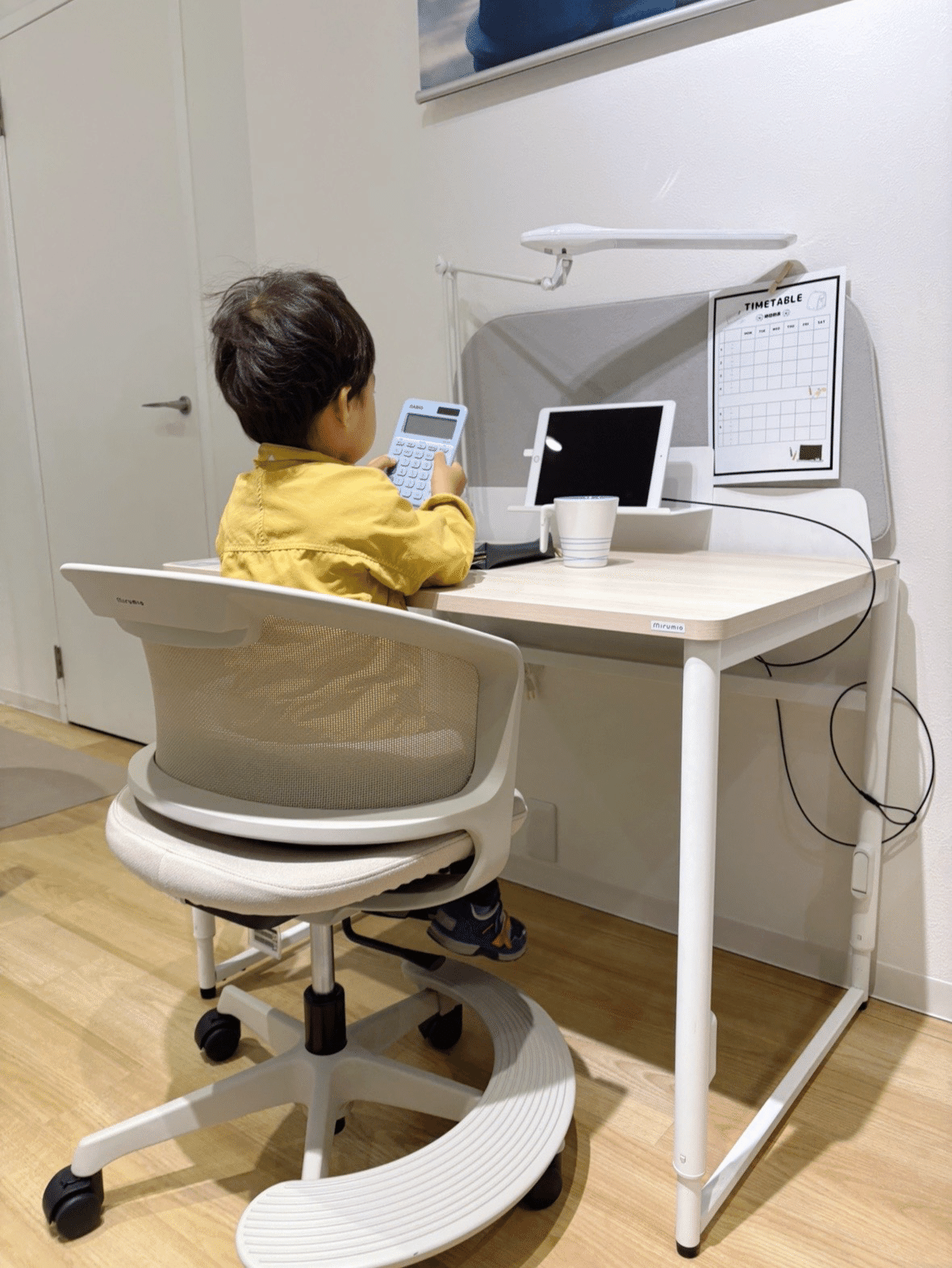 3歳の学習机兼おとなのテレワークデスク。｜清宮ゆうか｜年子兄妹の