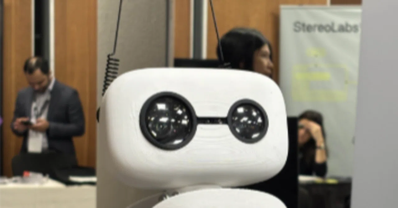 レゴ感覚で作れる299ドルAIロボット！Hugging Face「Reachy Mini」発売