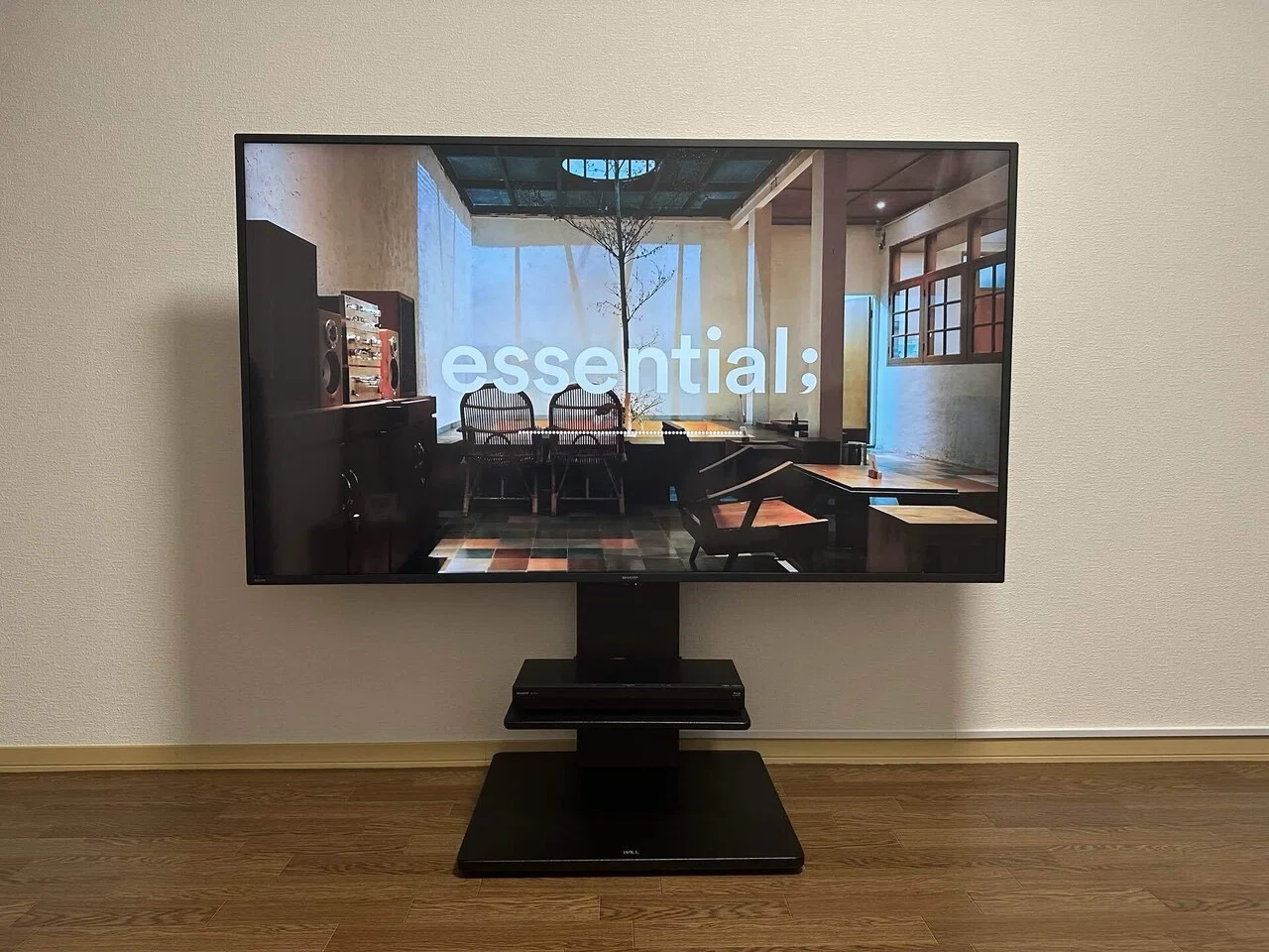 WALL B1】65インチでも安心｜一人暮らし、テレビスタンドを買った話