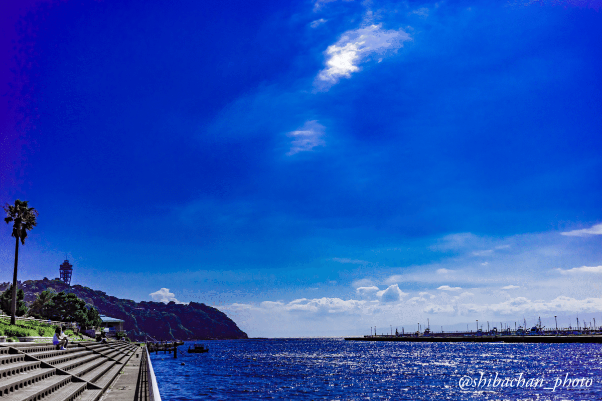 夏の日の光と青空。｜しばちゃん🕊