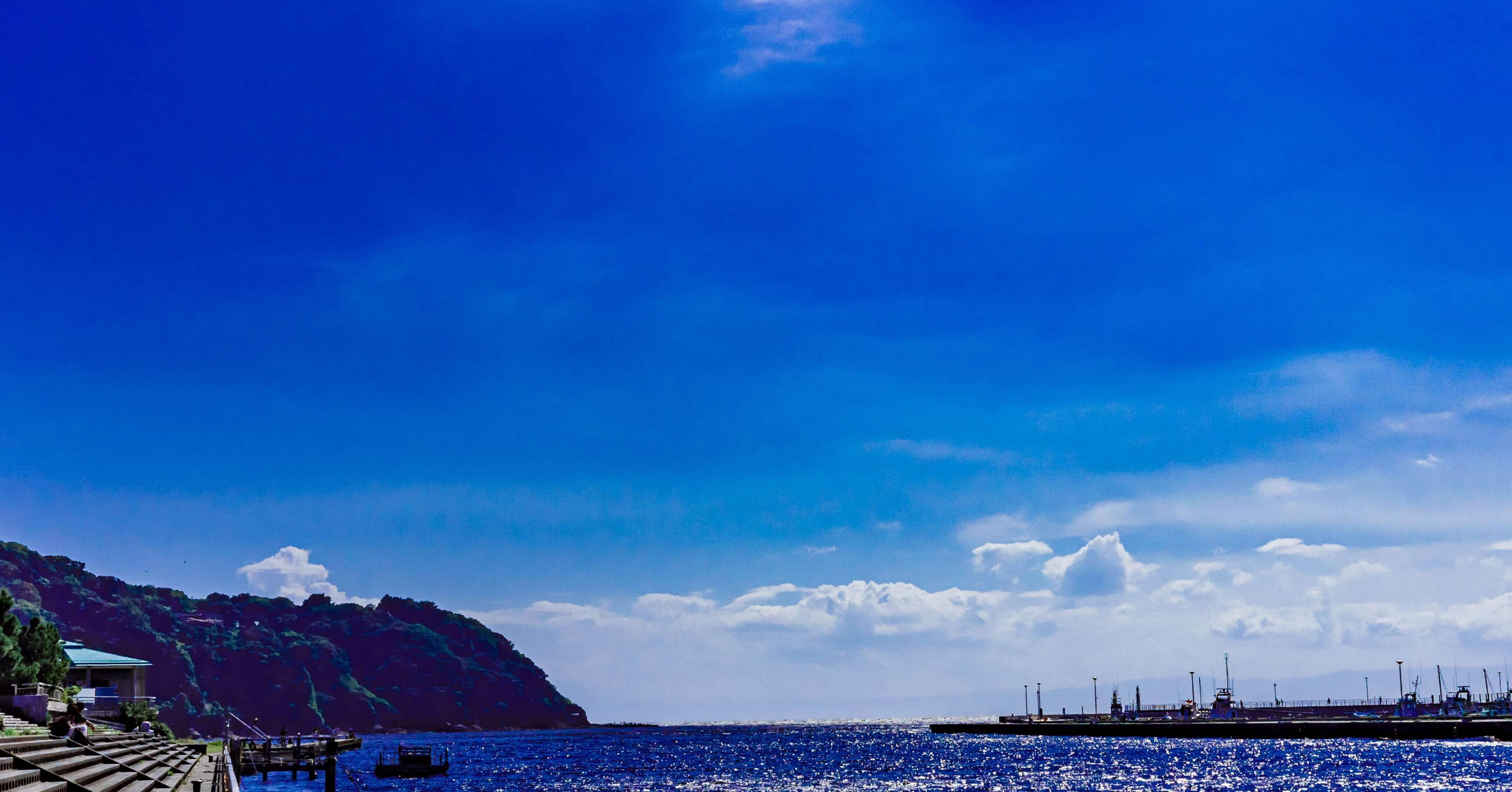 夏の日の光と青空。｜しばちゃん🕊