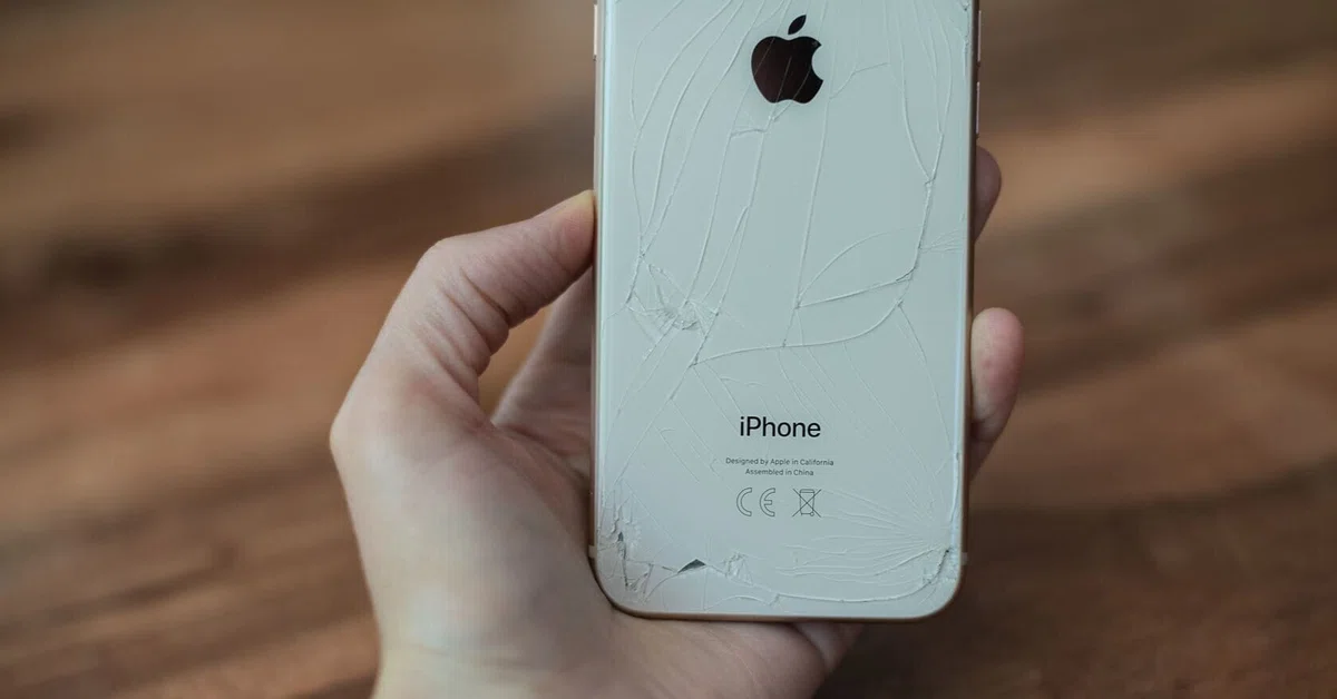 iPhone背面ガラス割れ修理まとめ|費用や放置するリスクを解説 iPhone背面ガラス割れ修理まとめ|費用や放置するリスクを解説
