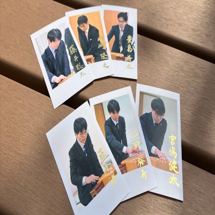 チェキ風棋士カード 告知写真オフショット集｜関西将棋会館公式