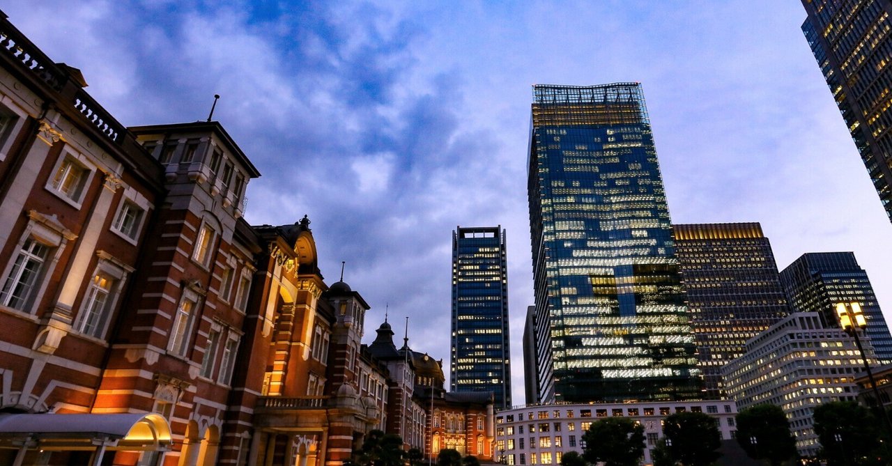 夕暮れの東京駅は幻想的｜nomuphoto
