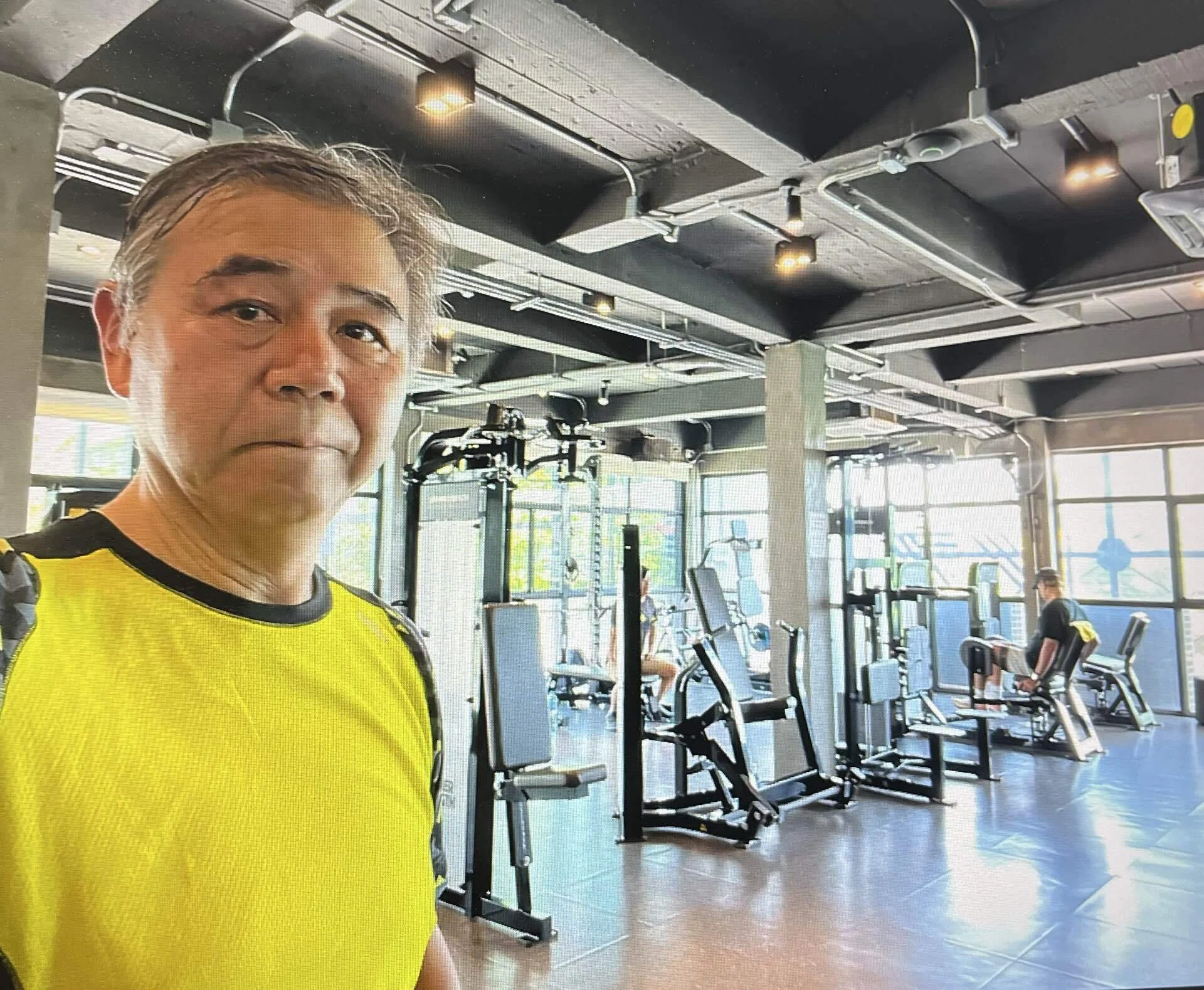 ラオスのスポーツジムは階層別に営業してる⁉️｜みわあつし
