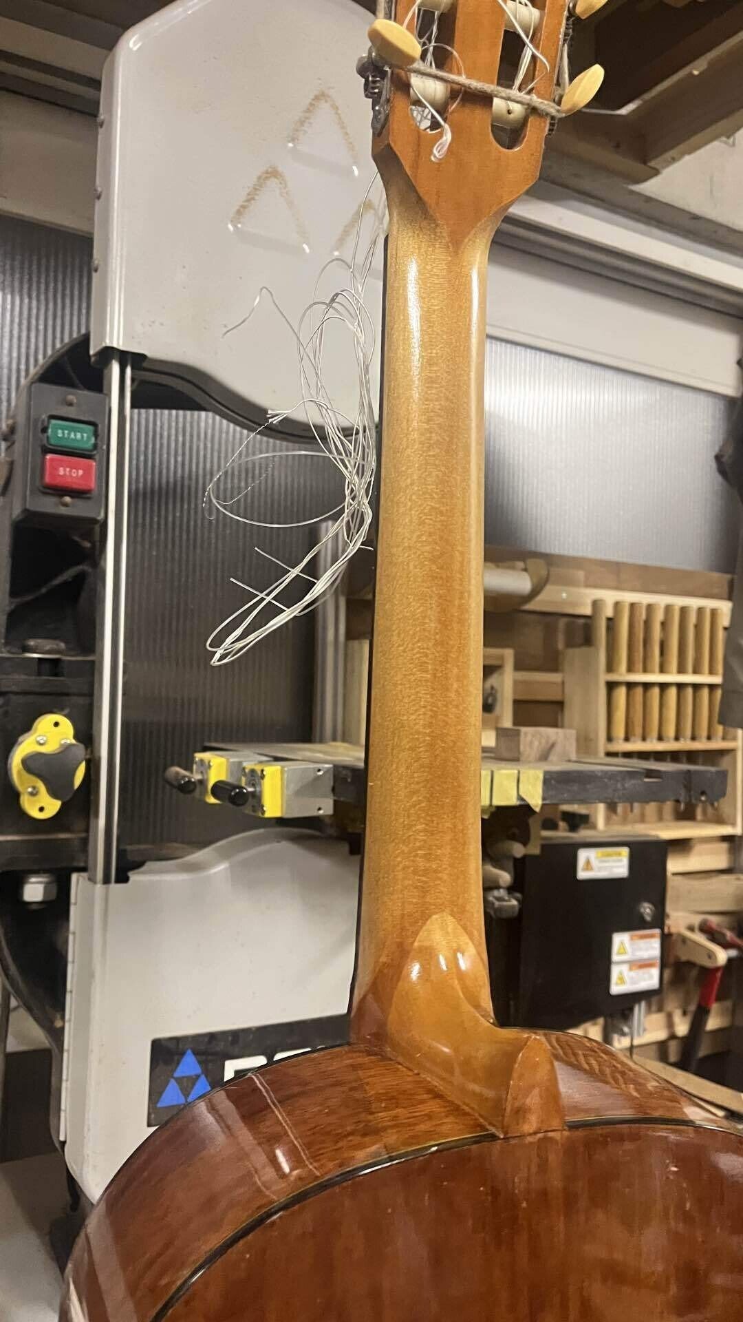 ジャンク品　ギター ボディ　ネック塗料他 ジャンク品 ギター ボディ ネック塗料他