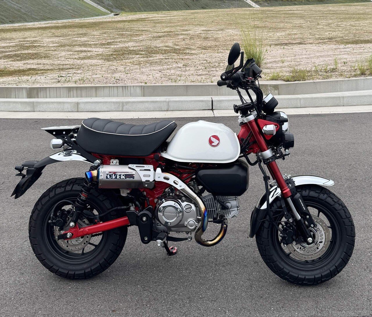 モンキー125　JB05型　ヨシムラマフラー 機械曲ストレートサイクロン 政府認証 | ヨシムラジャパン