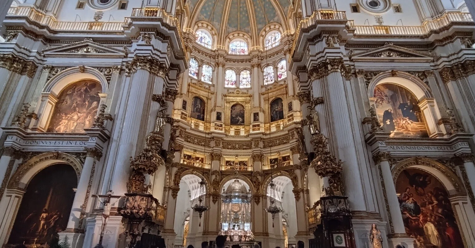 グラナダ大聖堂：スペイン・ルネサンスの輝きと再征服の物語～Catedral