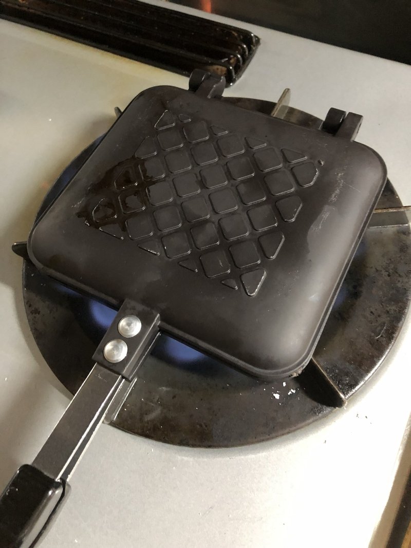 ホットサンドメーカーでホットケーキを焼いただけ ククルクルル Note ホットサンドメーカーでホットケーキを焼いただけ ククルクルル Note