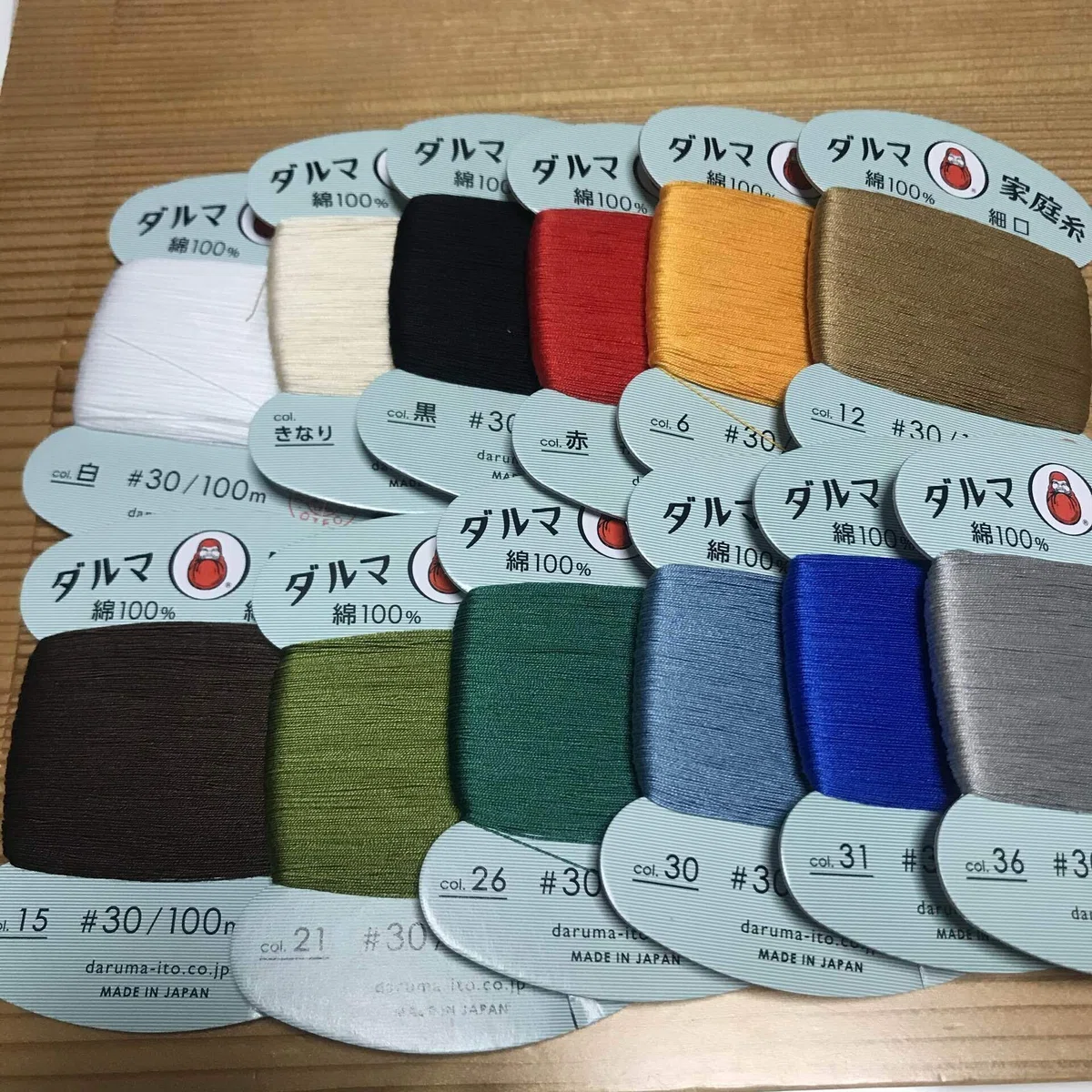 手縫い糸。 並べてるだけで、なんだか綺麗。 ガタガタな縫い目でも、手縫いの味…｜ノンキニイコカ／漫書（まんしょ・そぞろがき）