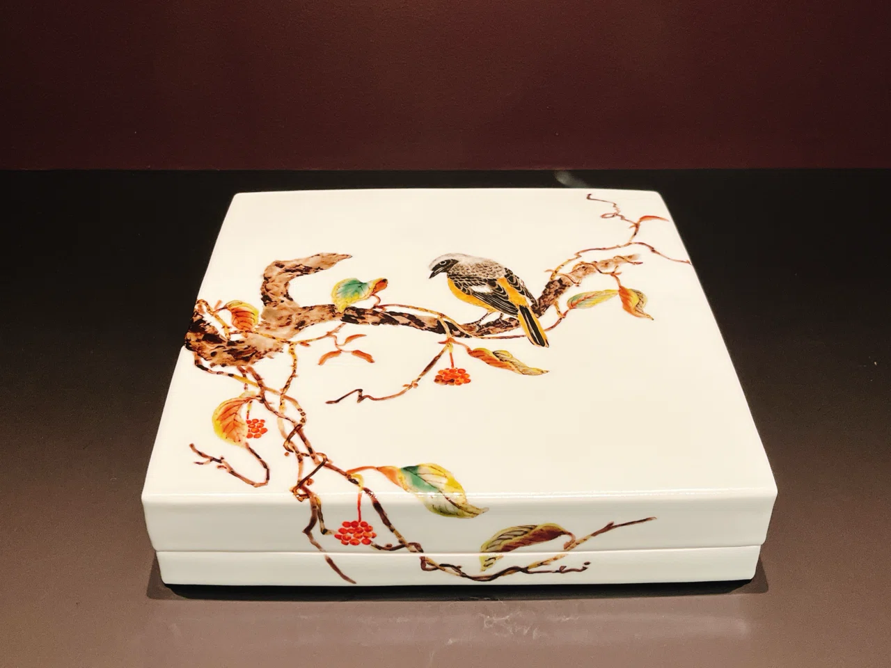 ともびdeバードウォッチング「鳥々 藤本能道の色絵磁器」菊池寛実記念