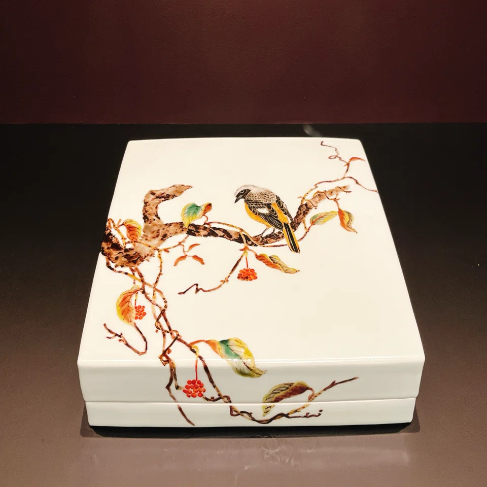 ともびdeバードウォッチング「鳥々 藤本能道の色絵磁器」菊池寛実記念