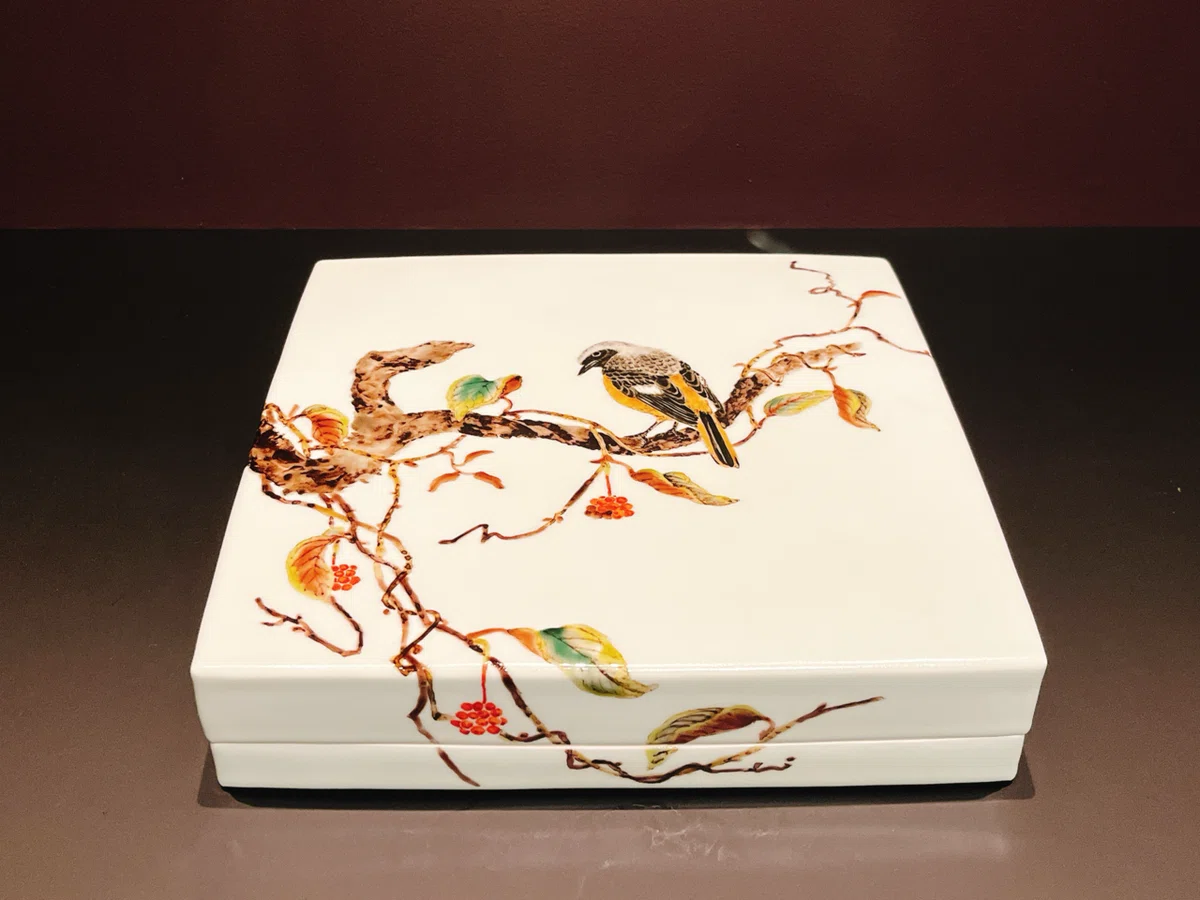 ともびdeバードウォッチング「鳥々 藤本能道の色絵磁器」菊池寛実記念