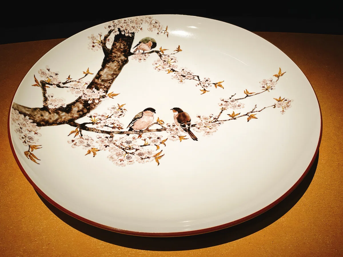 ともびdeバードウォッチング「鳥々 藤本能道の色絵磁器」菊池寛実記念