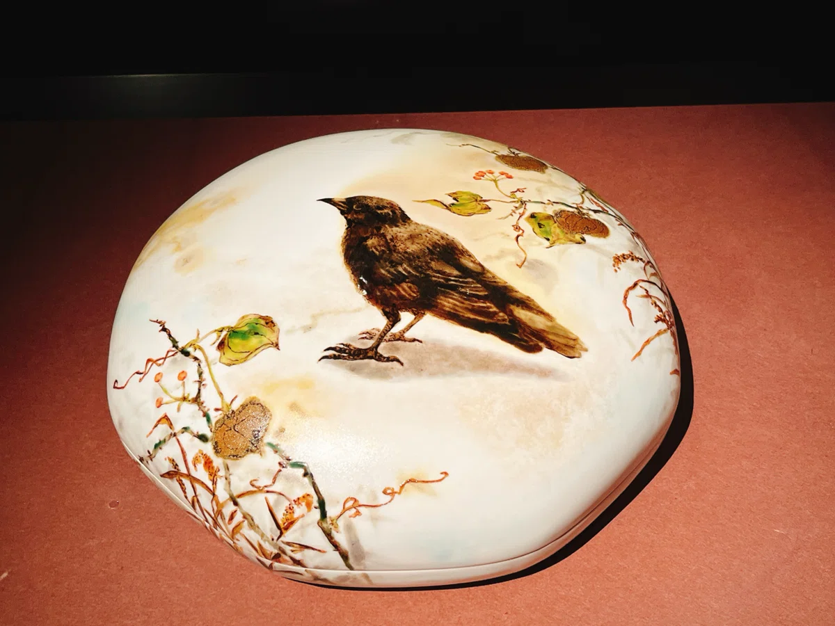 ともびdeバードウォッチング「鳥々 藤本能道の色絵磁器」菊池寛実記念