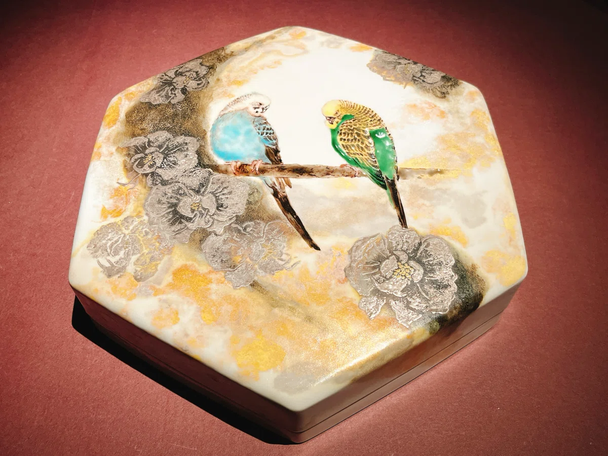 ともびdeバードウォッチング「鳥々 藤本能道の色絵磁器」菊池寛実記念