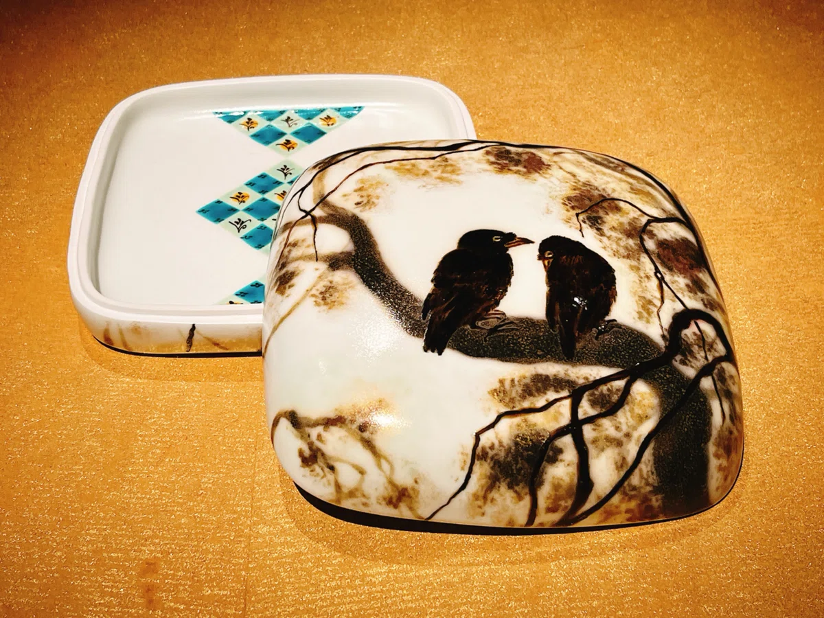 ともびdeバードウォッチング「鳥々 藤本能道の色絵磁器」菊池寛実記念