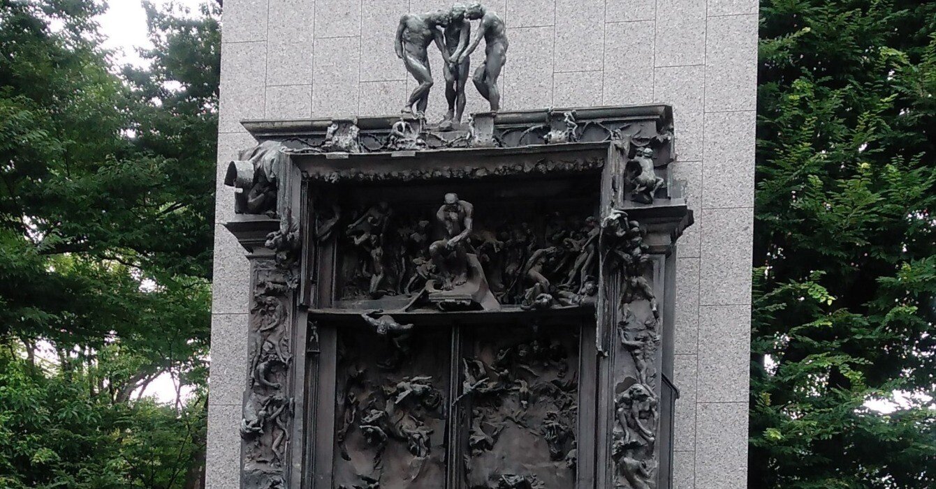 国立西洋美術館の庭園にある彫刻のブロンズ像5体。見逃しやすい秀逸な