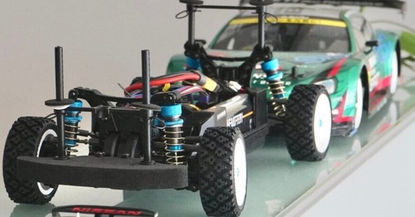 ラジコンのDT-03（レーシングーファイター）をアルファタウリ