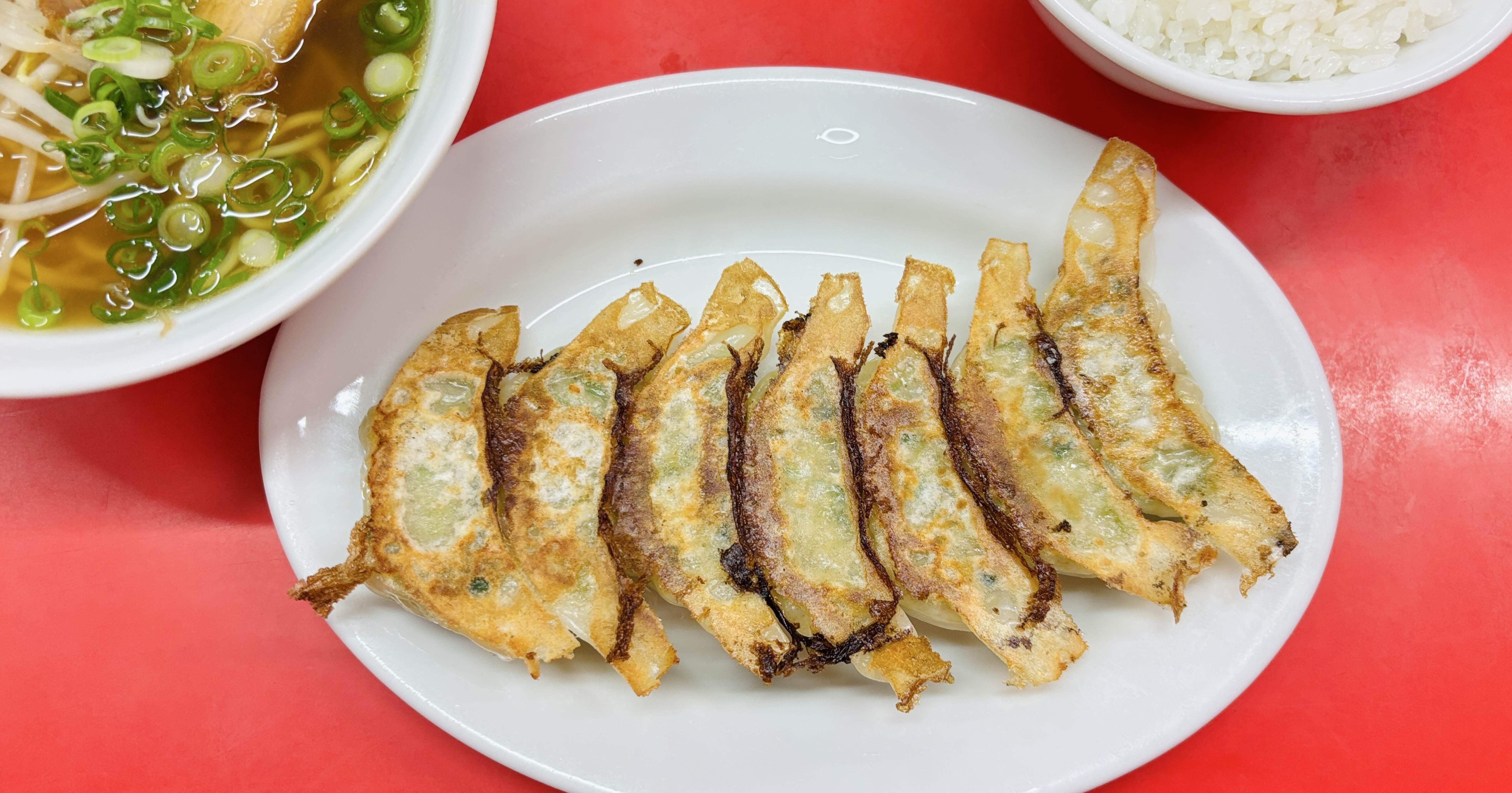 まだまだあるぜ、町に愛されるほんとの町中華の店。────！ラーメン