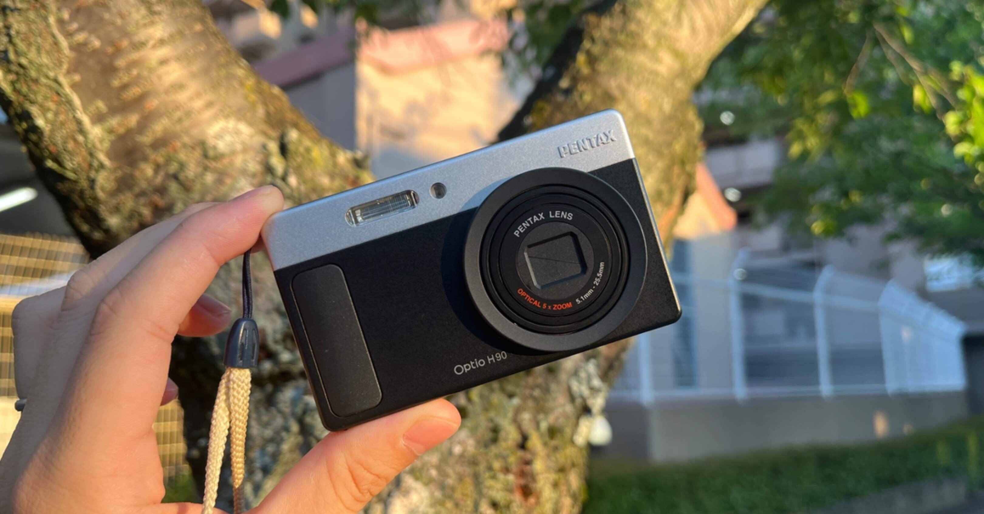 お手軽スナップカメラ Pentax Optio H90｜ざわみ