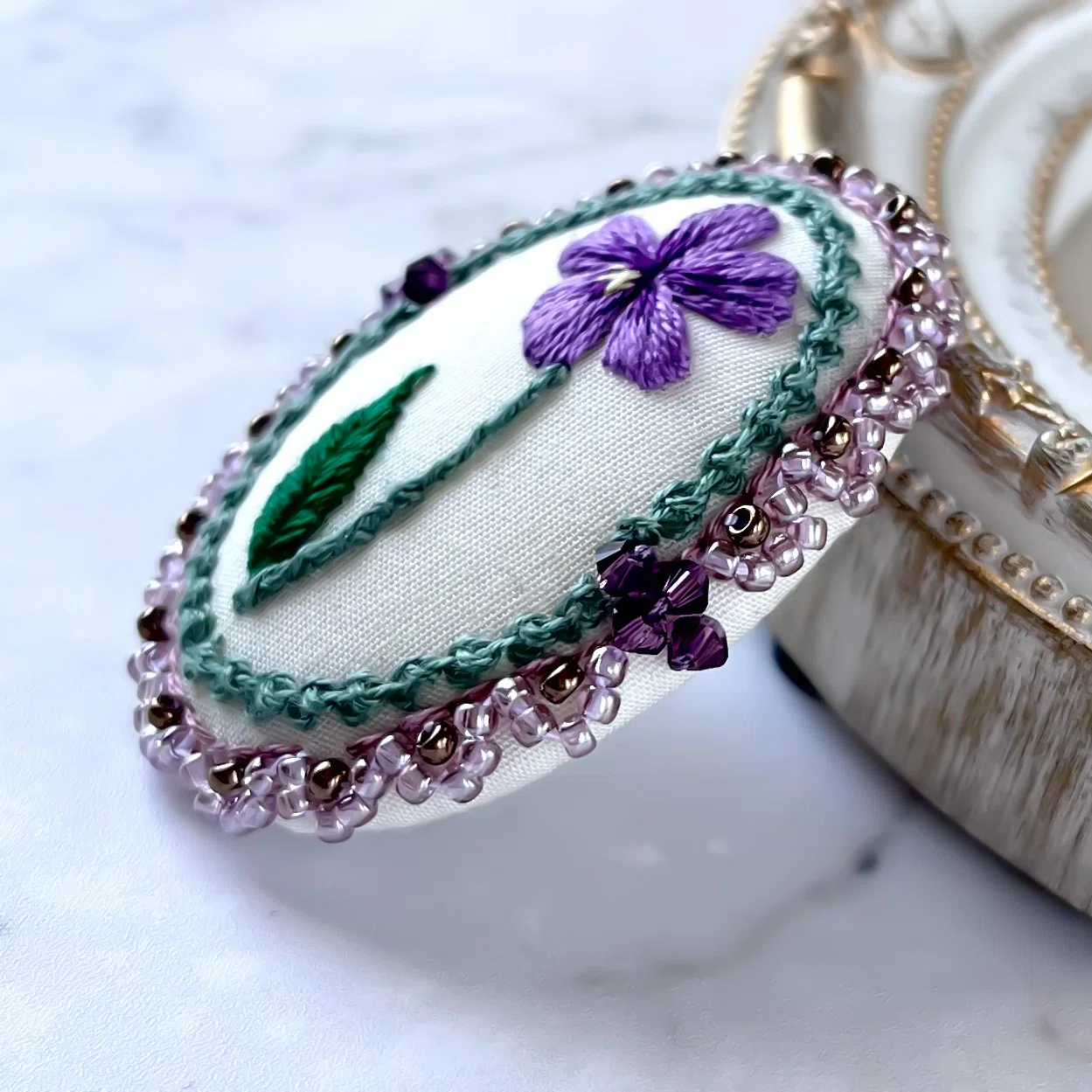 スミレのクラシカル刺繍ブローチ ブローチ Buugen 通販 17954918 