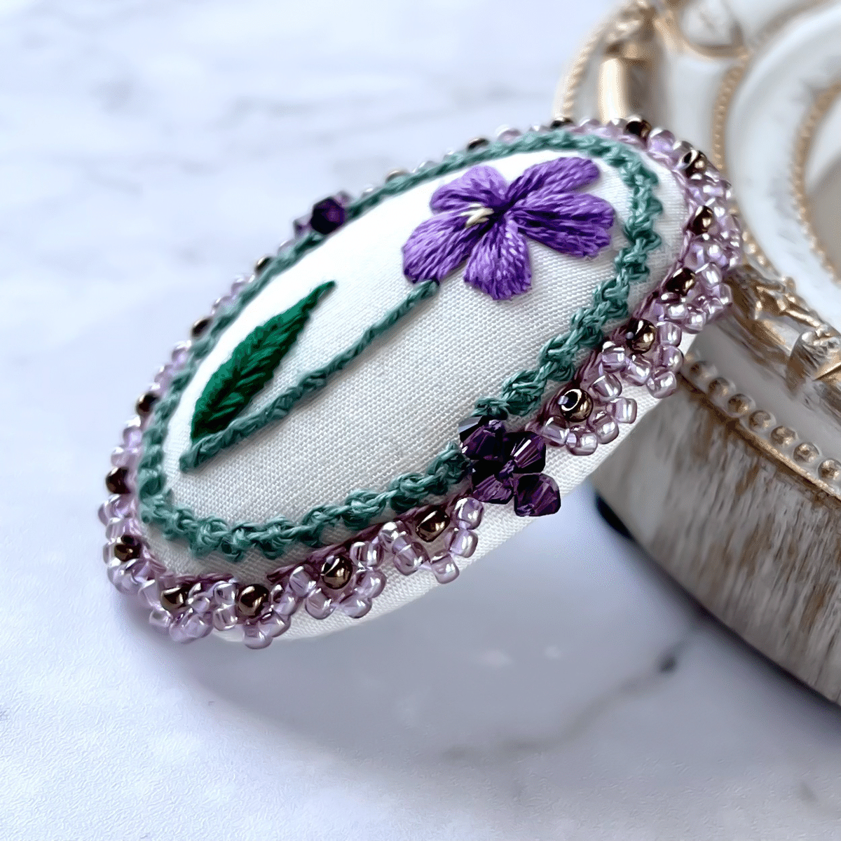 プチポワン・プチポアン☆刺繍ブローチ　薔薇　すずらん　スミレ プチポワン・プチポアン☆刺繍ブローチ 薔薇 すずらん スミレ