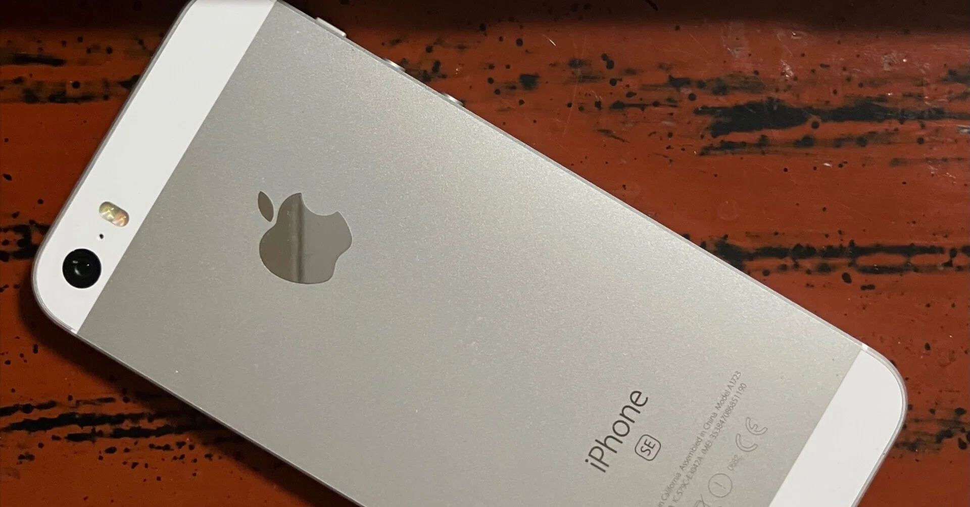 IPhone Se初代 シルバー/現状品/used品/ギガ忘れました。 古いアップル 