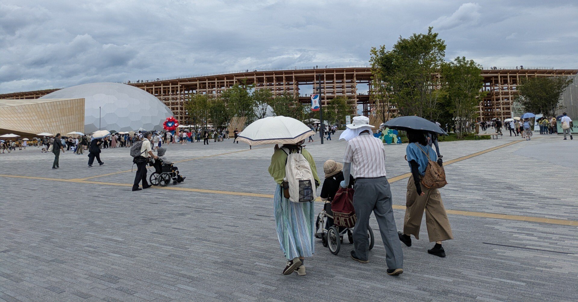 万博フランス館用予備カーテン 自然をひと続きの物語で見せる