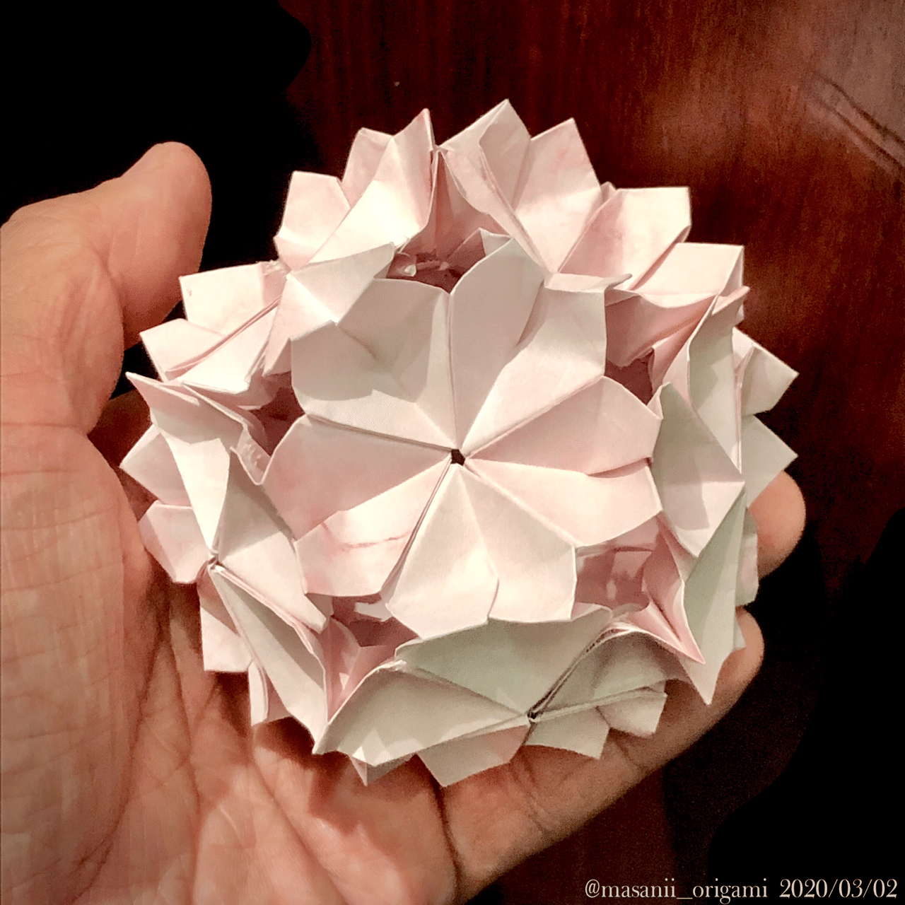 春にピッタリのユニット折り紙 桜玉 川崎敏和氏 折り紙夢world まさにぃ Note 春にピッタリのユニット折り紙 桜玉 川崎敏和氏 折り紙夢world まさにぃ Note