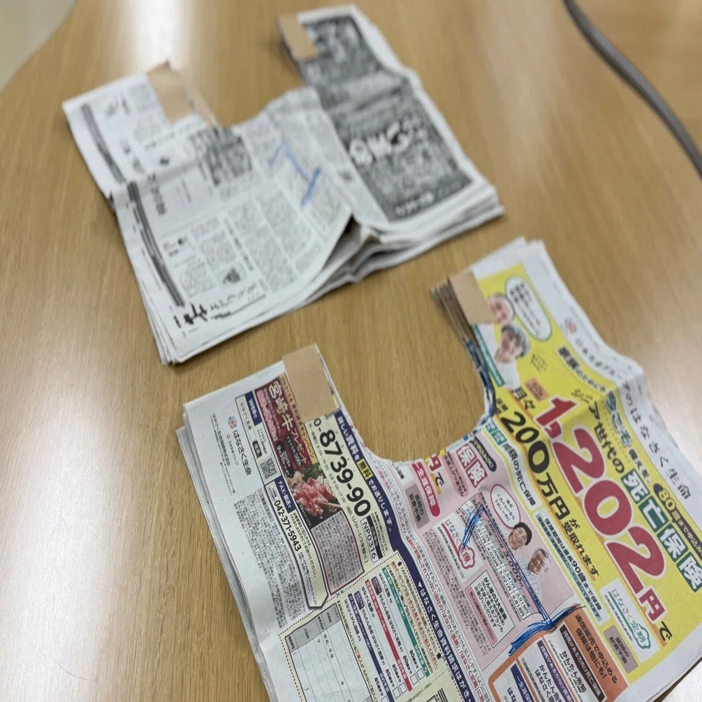 新聞紙を着て脱いでゲーム👏｜特別養護老人ホーム浄風園＆江古田ケア