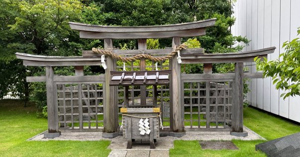 集英社　皇居　自然と造形 Amazon.co.jp: 皇居―自然と造形 (1981年) : Japanese Books