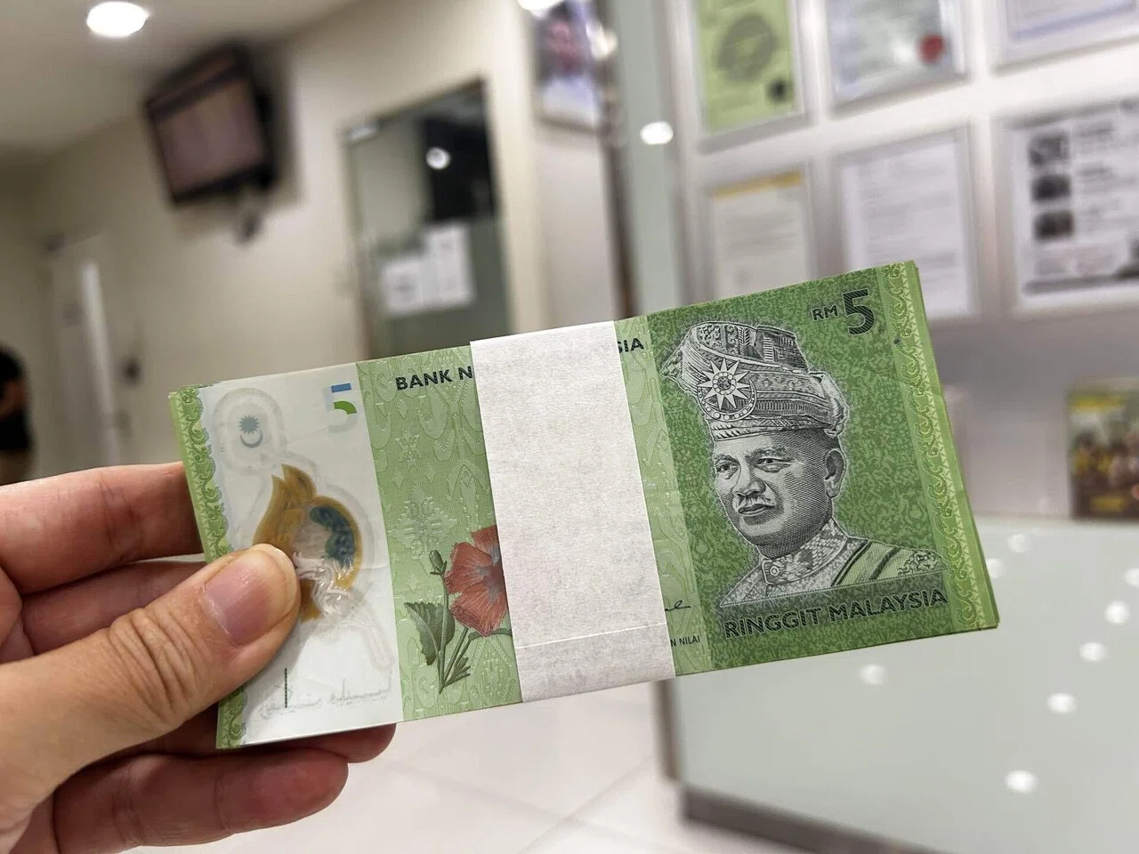 Maybankで500リンギットの現金を5リンギット札に両替したときの話 