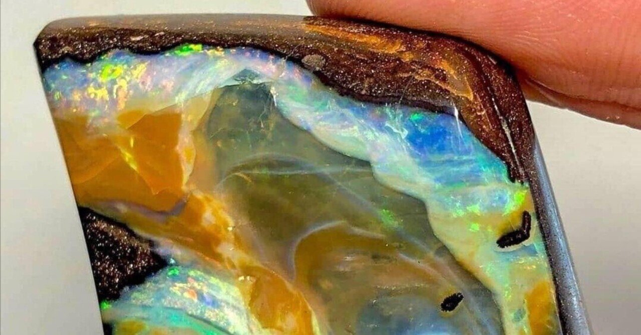 色彩が遊ぶボルダーオパールの天然石」｜河邑肇 Hajime_Kawamura