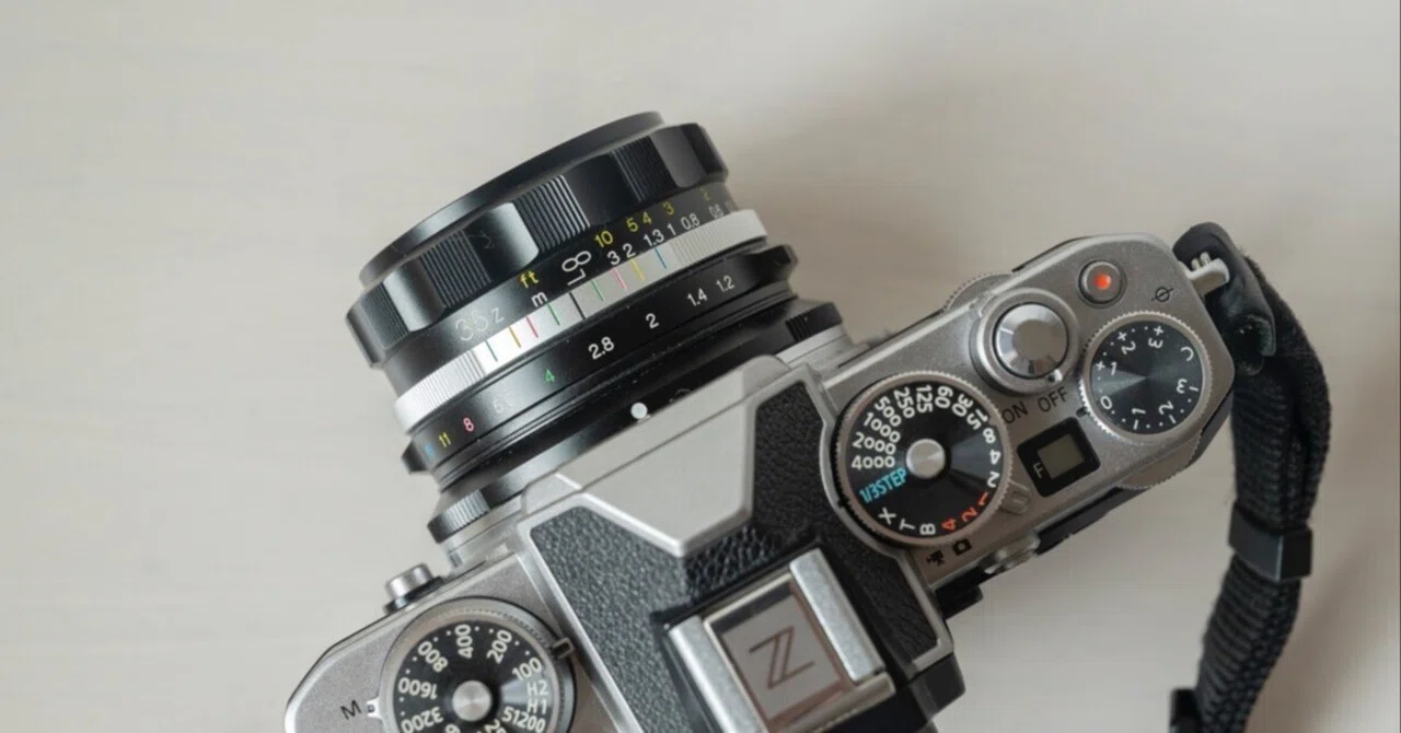 peace Nikon Zfc 16-50BKとNokton NIKON Zfc BLACK WITH NIKKOR Z DX 16-50mm f/3.5-6.5 VR (SE)