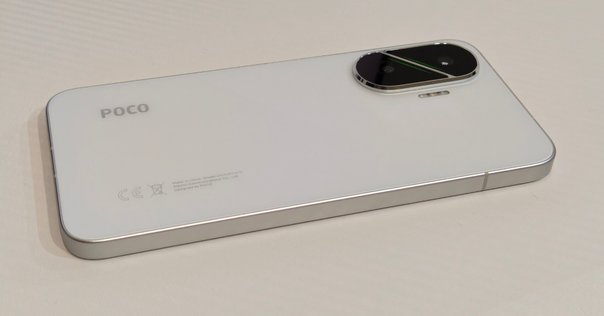 Pocophone F1 本体 The Pocophone F1 is the best smartphone for the buck right