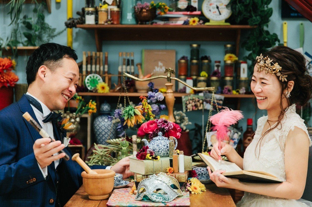 Bgmが定番曲じゃなく懐メロ 流れてくる曲までもコンセプトに沿った結婚式 Crazy Wedding Note Note