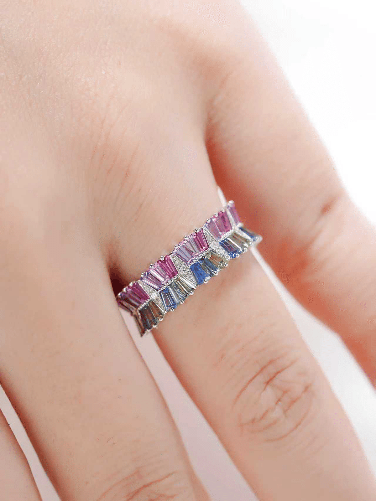 極小マルチカラーサファイア マルチカラーサファイアの着用写真を公開｜ジュエリー長谷川