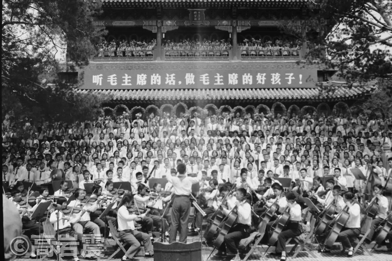97歳の祖父が撮った、文革直前・中国 1600枚の写真を整理する