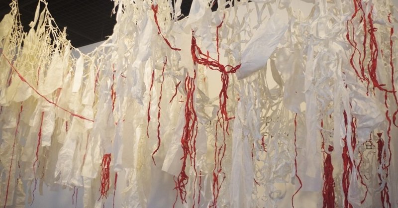 餓死した女性アーティストの遺作を巡る現代アートミステリー「手と骨」20