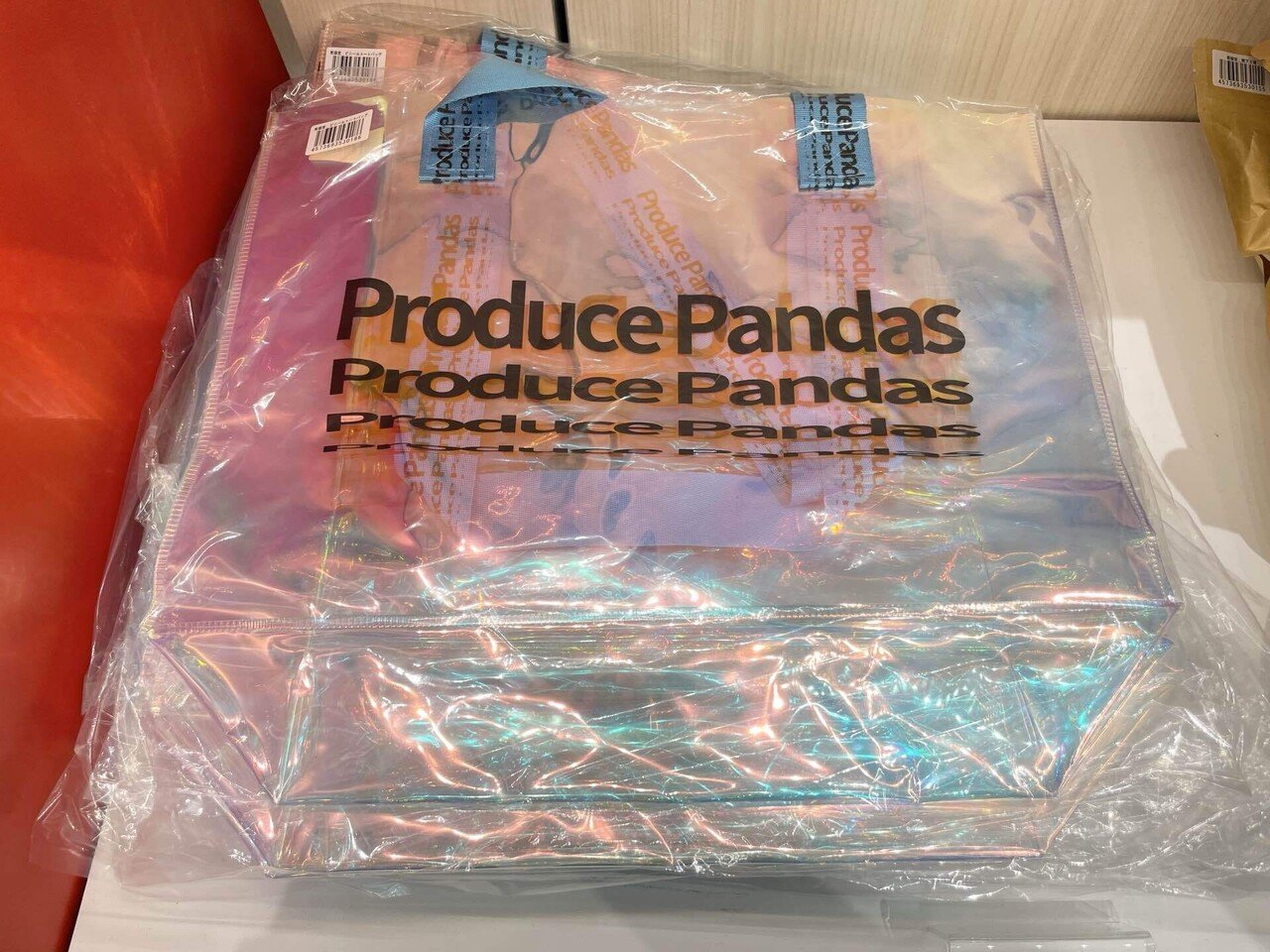 上野案内所で「熊猫堂 Produce Pandas」のオフィシャルグッズを