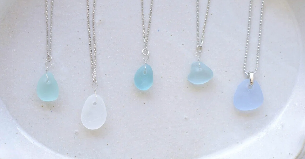 ハンドメイド シーグラス アクセサリー 柔らかな光を纏う シーグラスの 