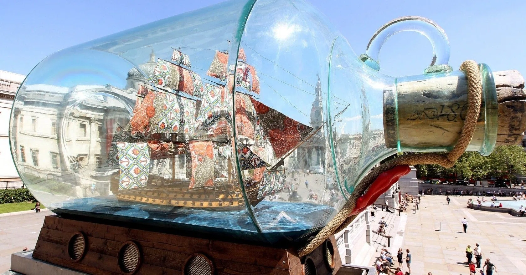 1）インカ・ショニバレの第四の台座「Nelson's Ship in a Bottle