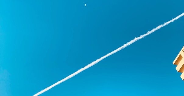 飛行機雲」から「ひこうき雲」へ｜倉本シオ