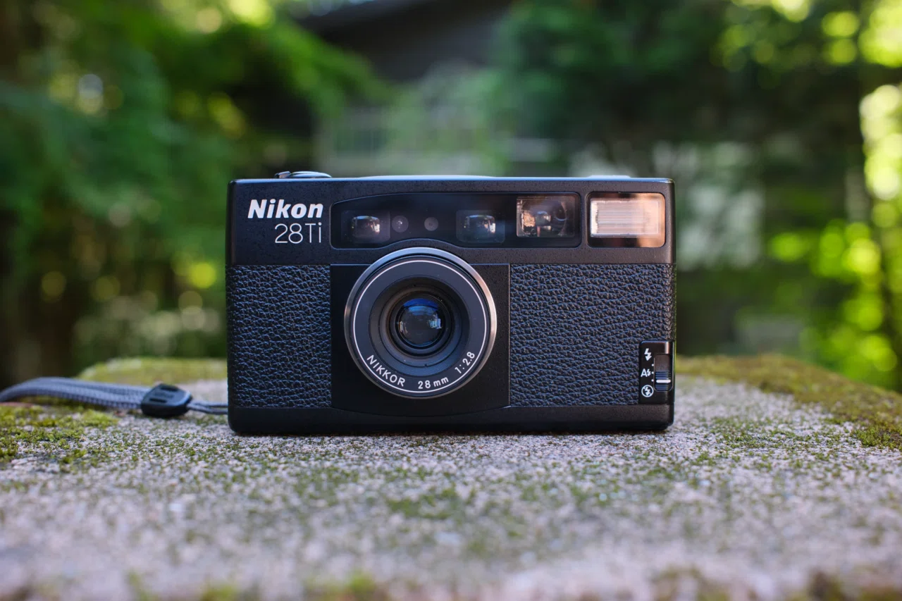 フィルムカメラ Nikon 28Ti｜kazhides