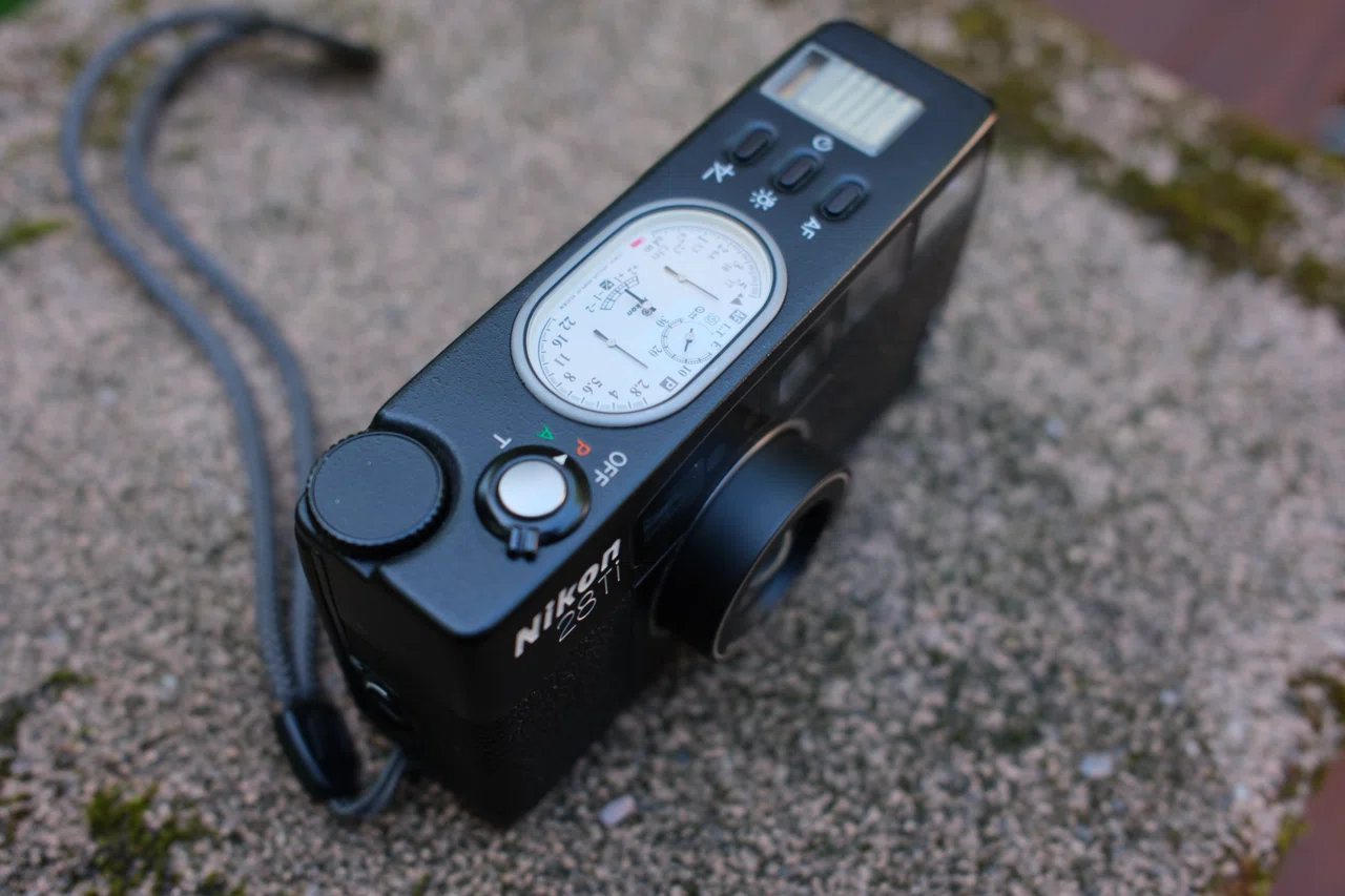 フィルムカメラ Nikon 28Ti｜kazhides