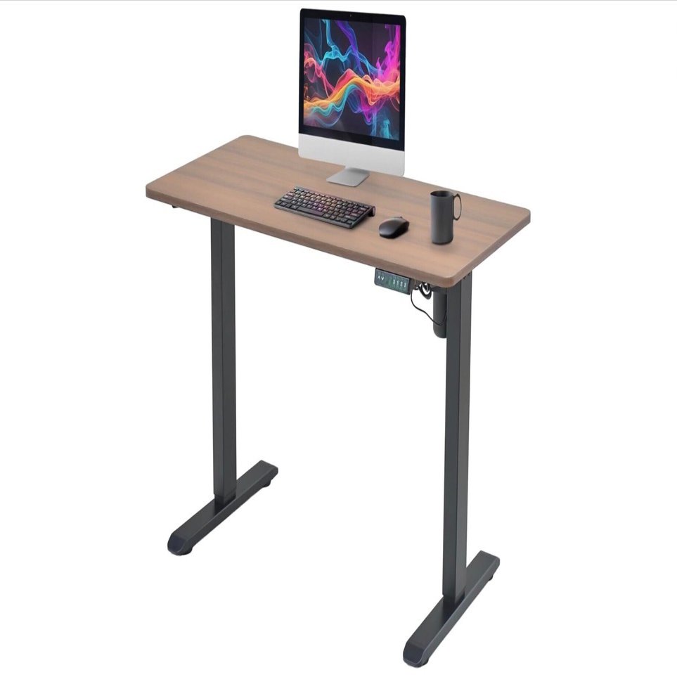 快適すぎて驚いた。山善の電動昇降デスクが、ベッド横の“神スペース”を