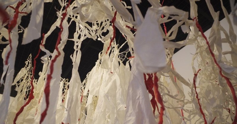 餓死した女性アーティストの遺作を巡る現代アートミステリー「手と骨」21